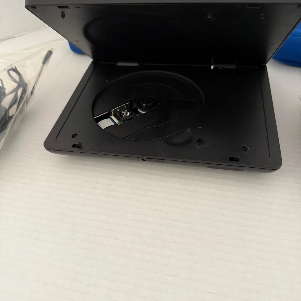 NEW Zeki 9” Smart Tablet + DVD Player Combo w/ Bonus Set of 2 Headphones